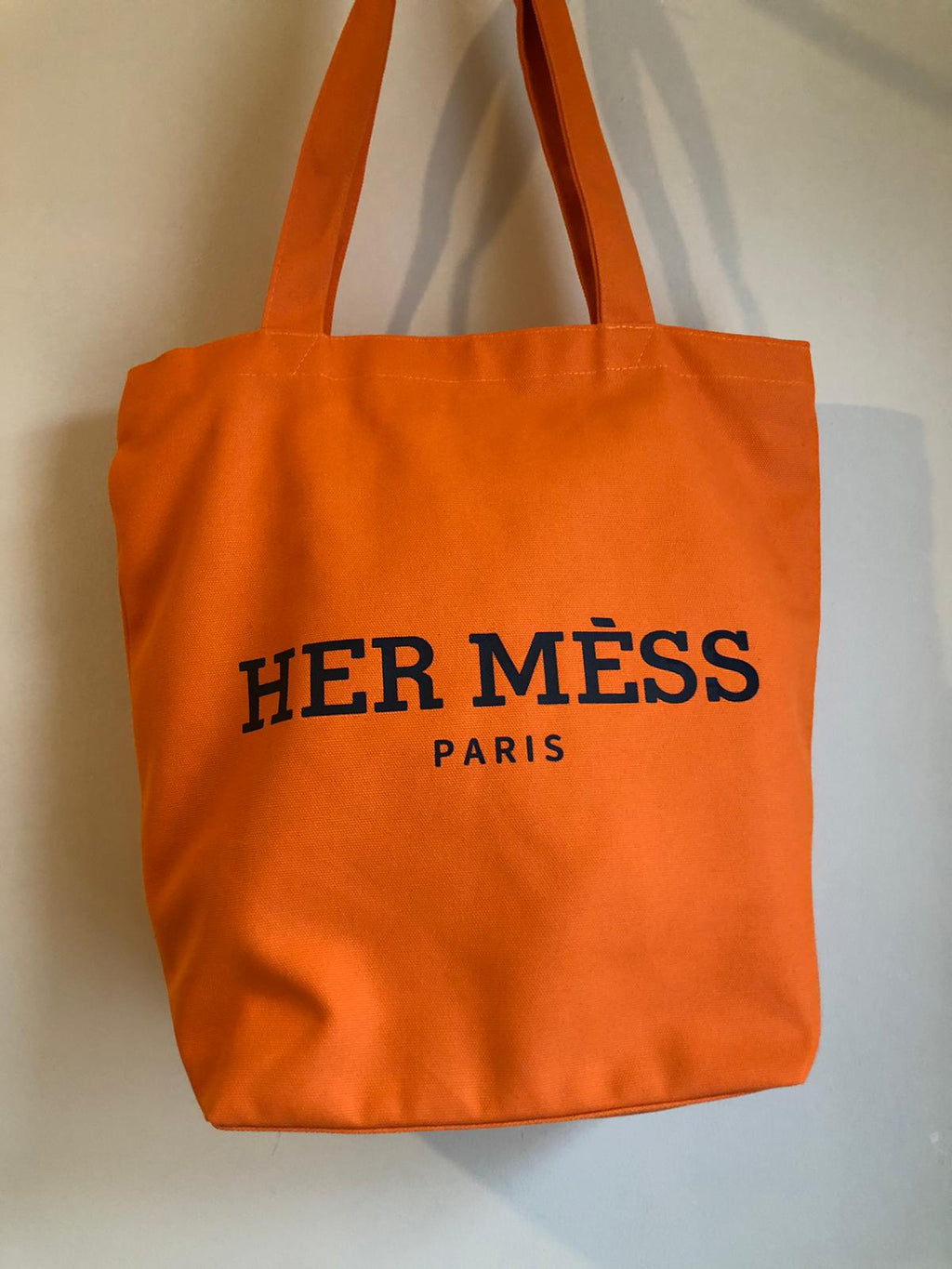 Her mèss  tote