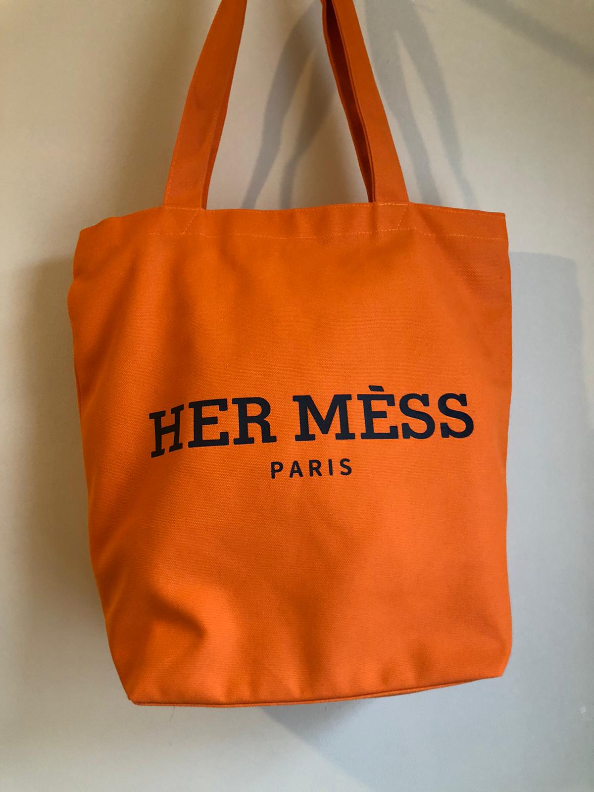 Her mèss  tote