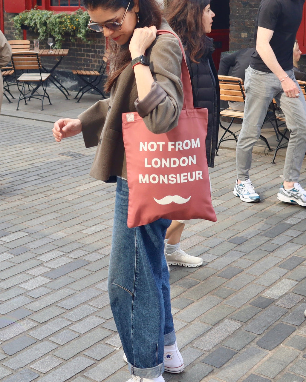 Monsieur tote carried on the shoulder in the street