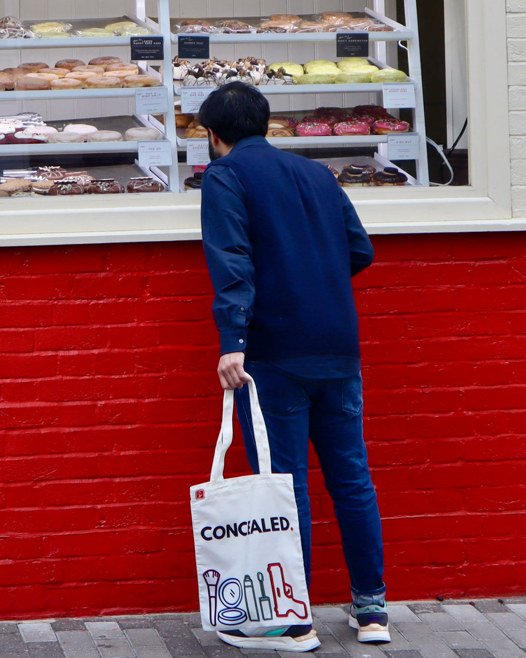 Concealed tote against a red brick wall