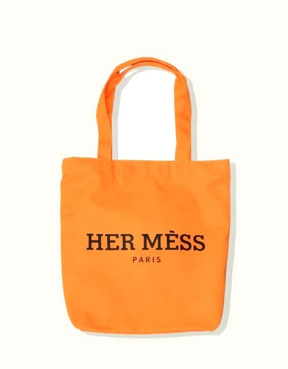 Her mèss  tote