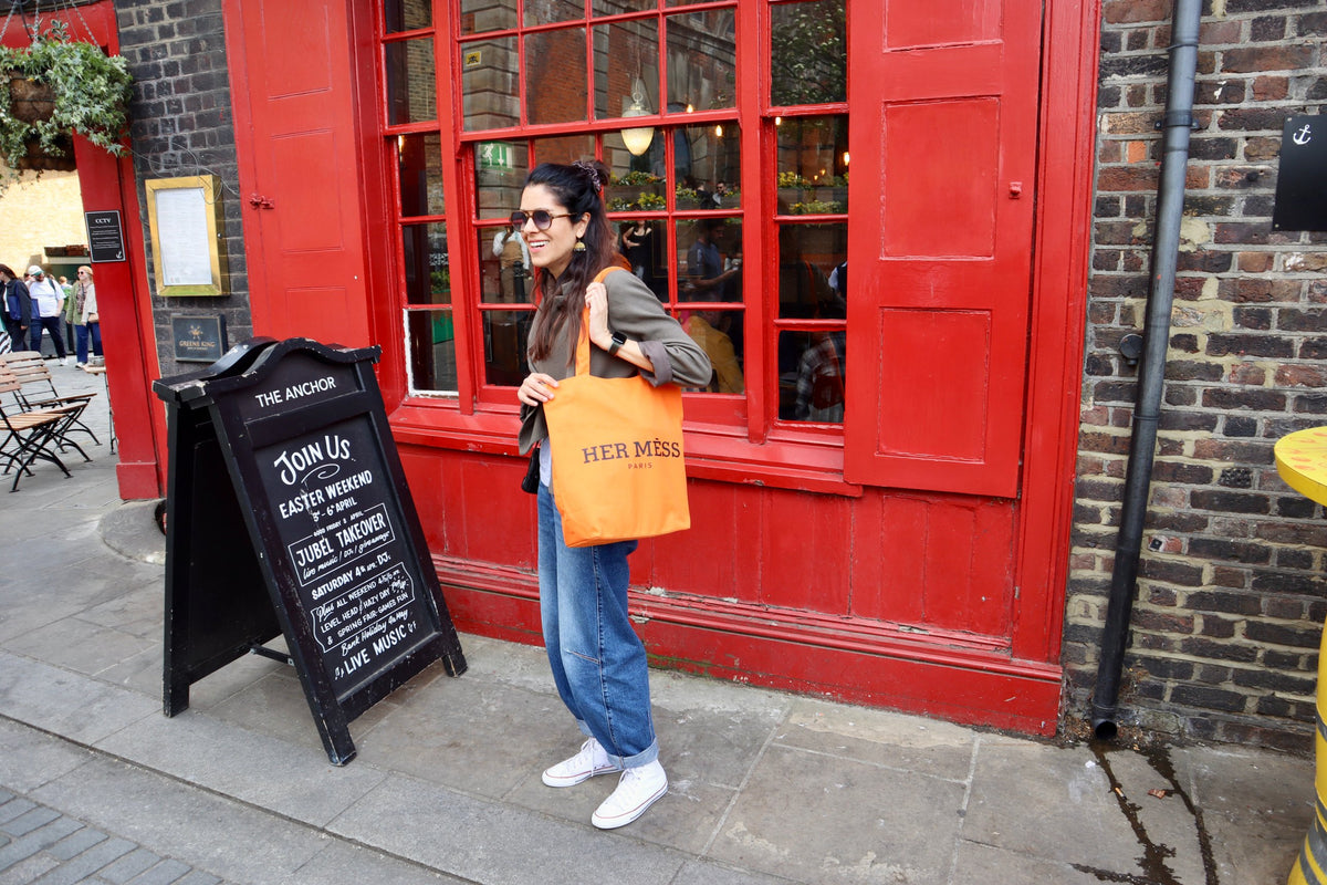 The Her Mèss tote, carried about town